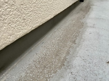 ベランダやバルコニーの防水層のひび割れ